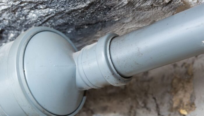 Waar ligt de grens tussen het gemeentelijke en het particuliere gedeelte van het riool? Waar ligt de grens tussen het gemeentelijke en het particuliere gedeelte van het riool?